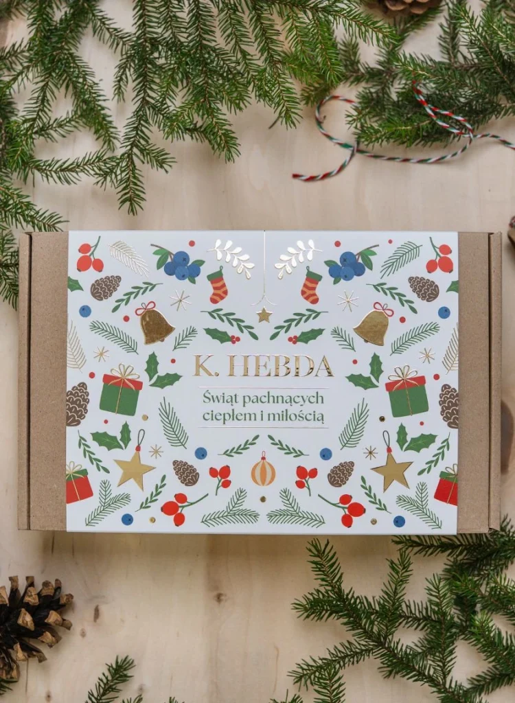 pudełko z prezentem świątecznym